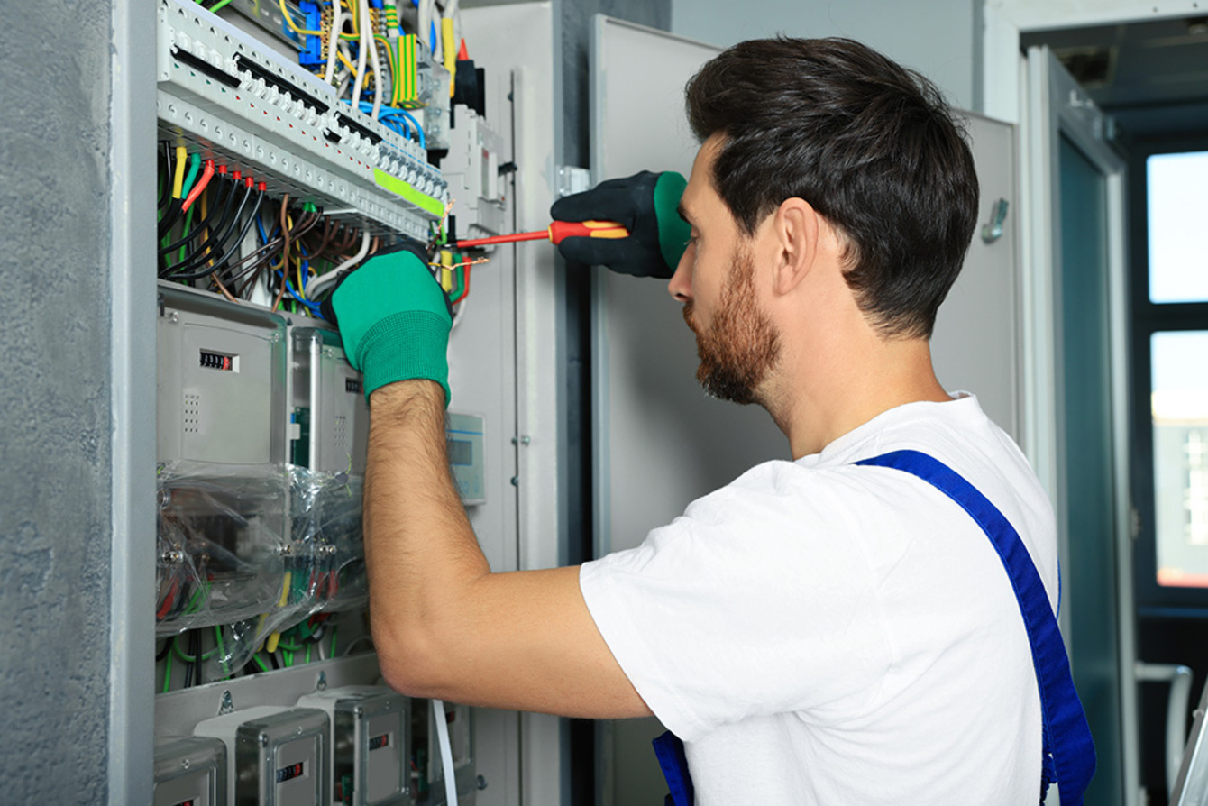 Nieder&shy;spannungs&shy;anlagen bei Kühmstedt GmbH & Co. KG in Herbsleben